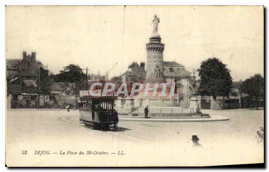 CPA Dijon La Place du 30 Octobre Tramway