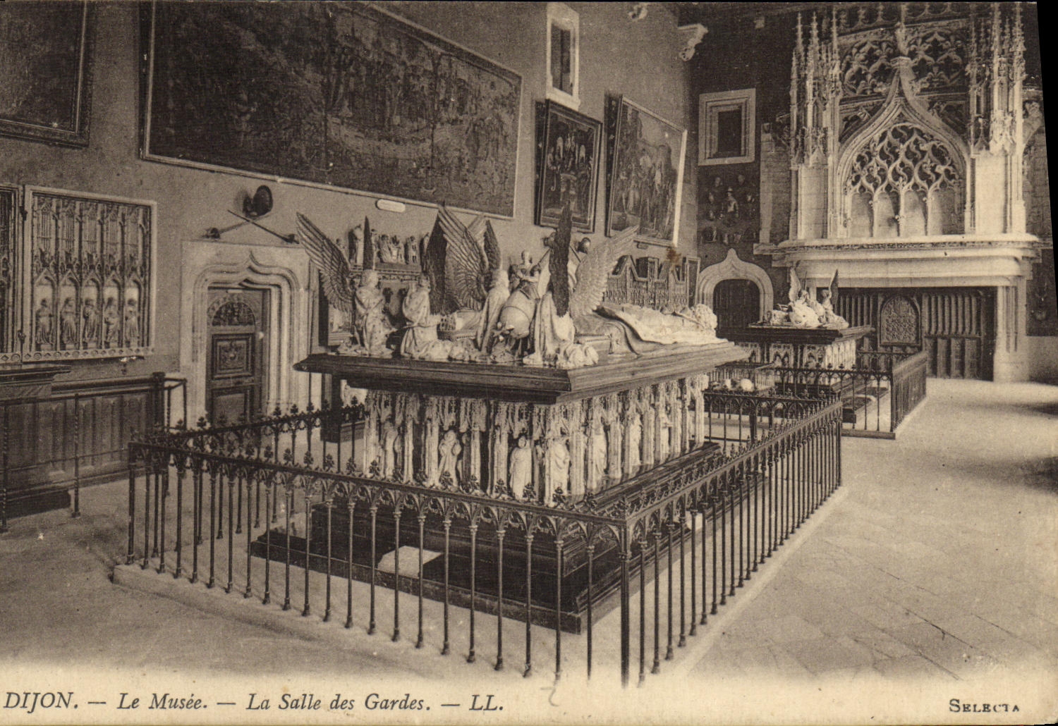 CPA Dijon Le Musee La Salle des Gardes