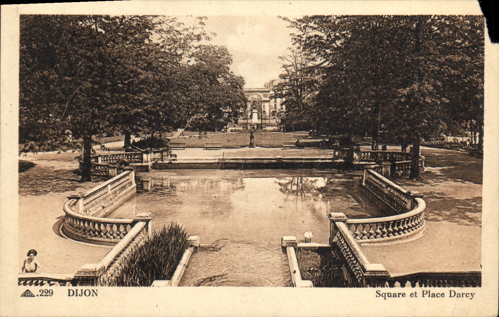 Square et Place Darcy — Dijon — éditeur AR.229