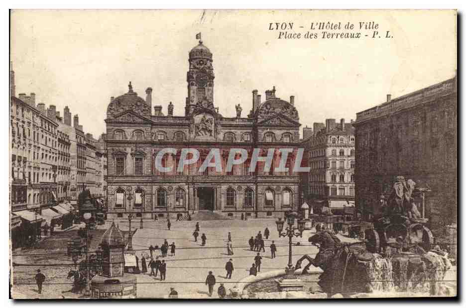 LYON — L'Hôtel de Ville — Place des Terreaux — P. L.