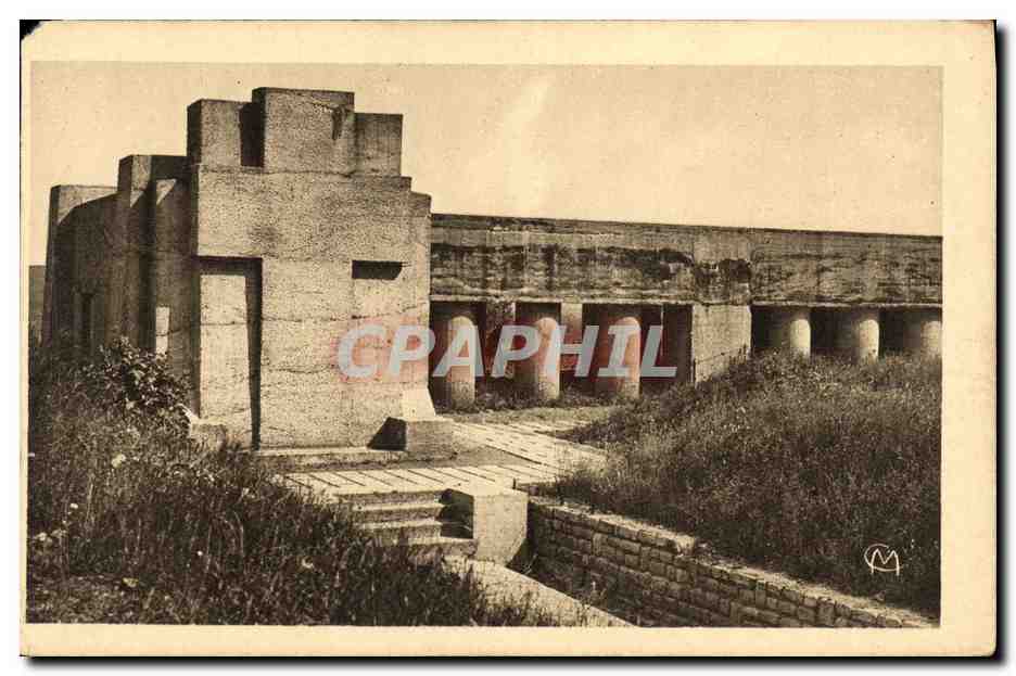 Monument de la Tranchée des Baionnettes — (A. Ventre, Architecte) — Ossuaire de Douaumont