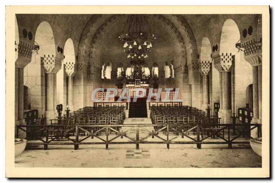 Intérieur de la chapelle catholique — Ossuaire de Douaumont — éditeur imprimeries de Nancy