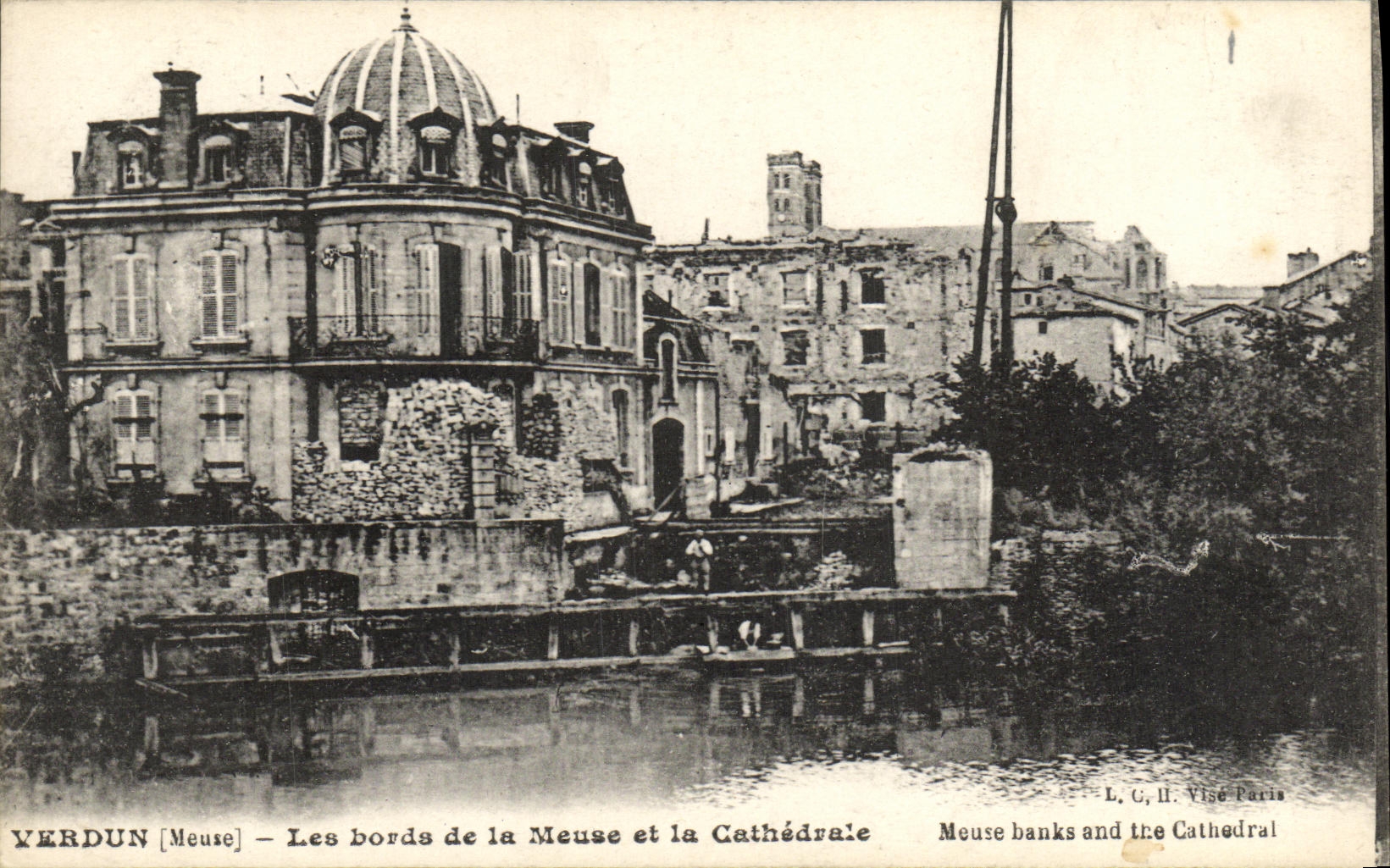 Verdun [Meuse] — Les bords de la Meuse et la Cathédrale — L. C. II. Visé Paris