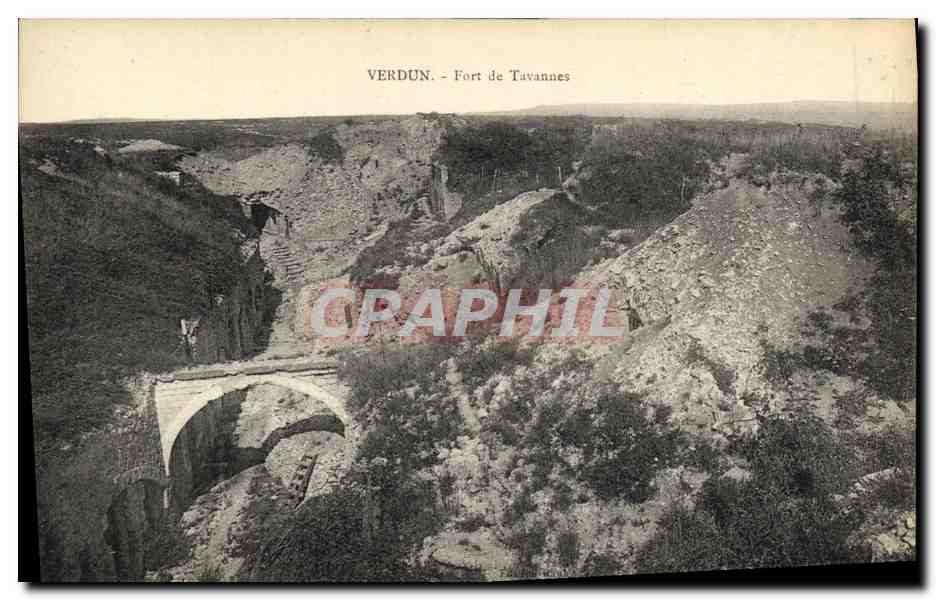 Verdun - Fort de Tavannes — vue du fort et d'un pont en arche