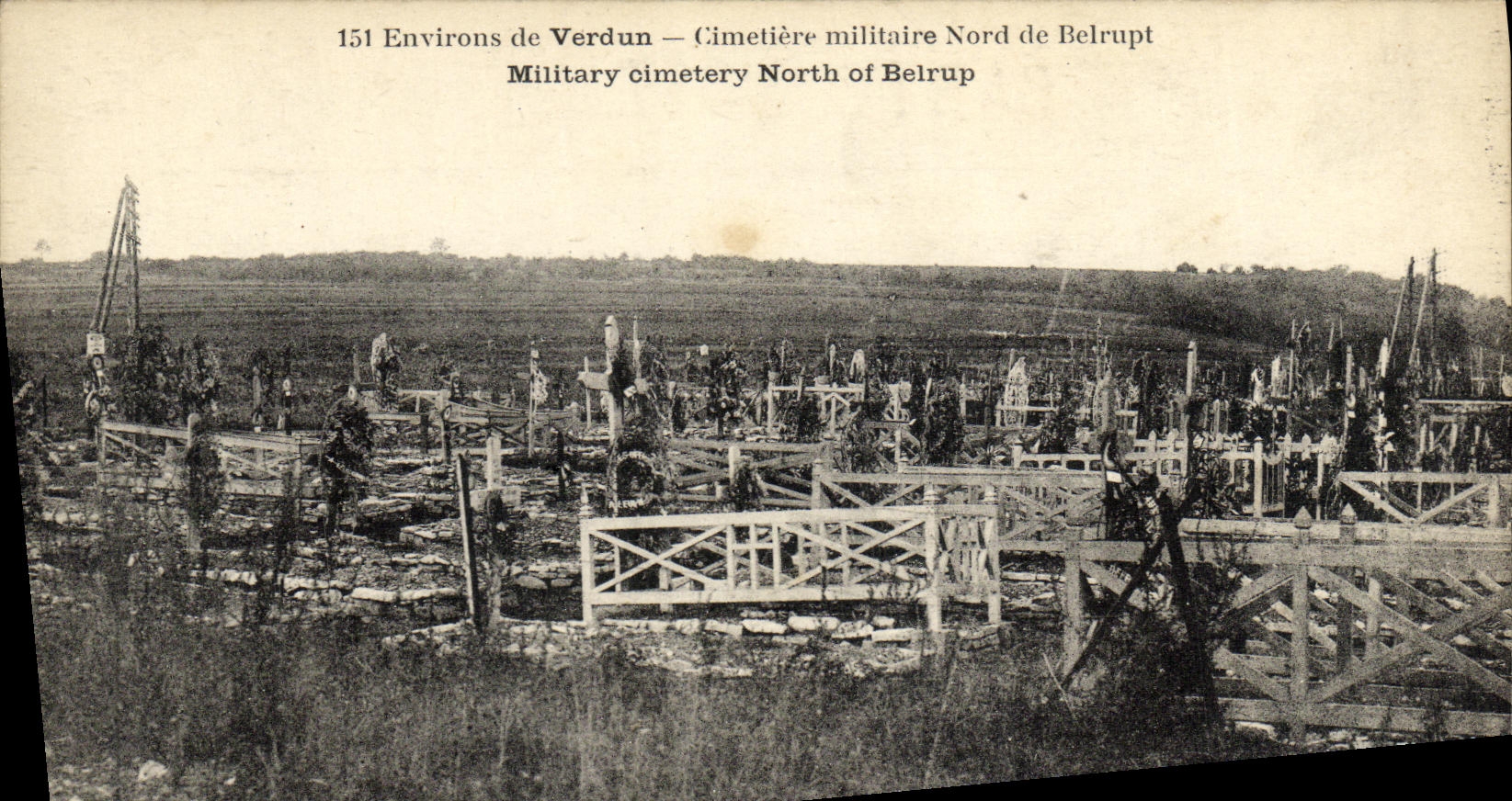 CPA Environs de Verdun Cimetiere militaire Nord de Belrupt Militaria