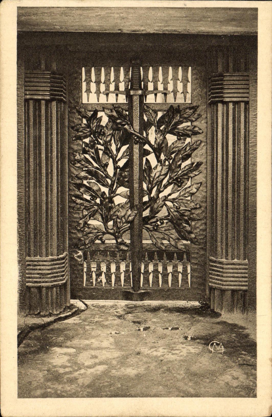 Monument de la Tranchée des Baionnettes — Porte d'entrée en fer forgé — E. BRANDT, Ferronnier d'art