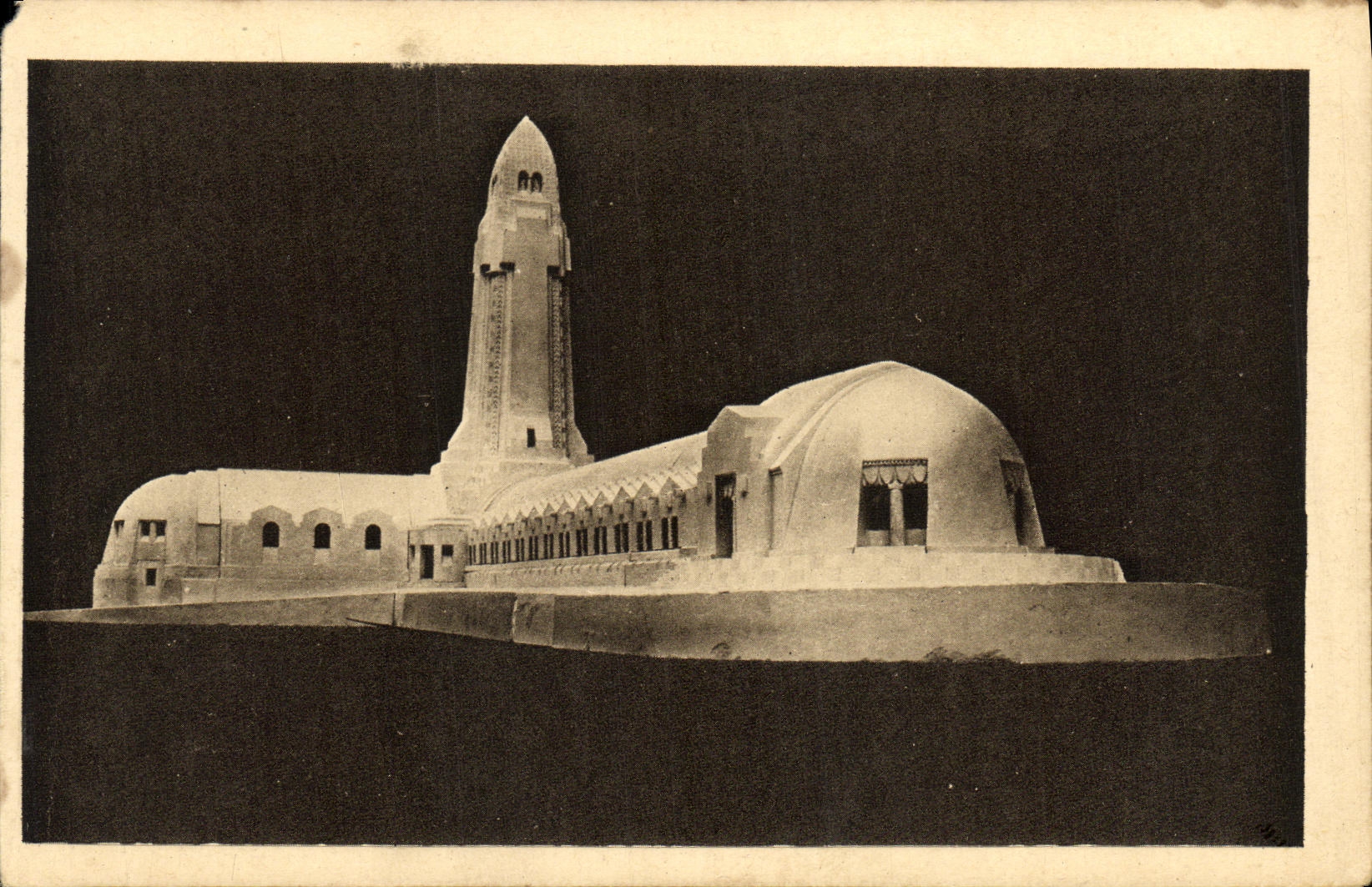 CPA Ossuaire et Phare de Douaumont Militaria