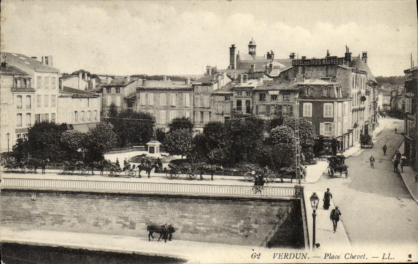 CPA Verdun Place Chevet Hotel des trois Maures