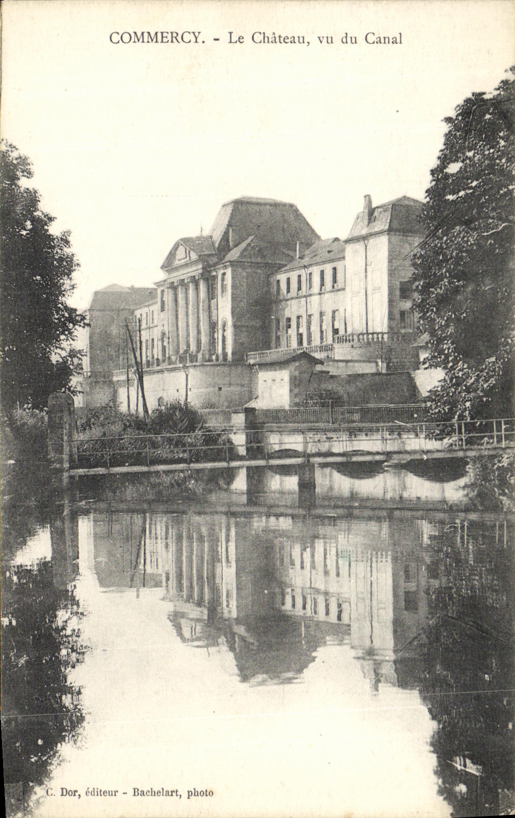 CPA Commercy La Chateau vu du Canal