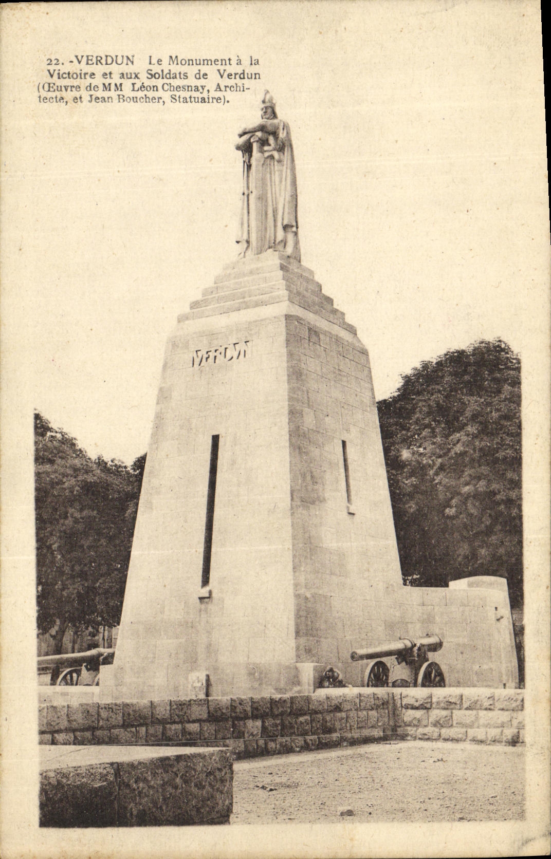 CPA Verdun Le Monument a La Victorie et aux Soldats de Verdun Militaria