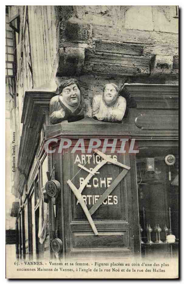 Vannes et sa femme — Figures sculptées sur une maison ancienne à l'angle de la rue Noé et de la rue des Halles — Collection David, Vannes