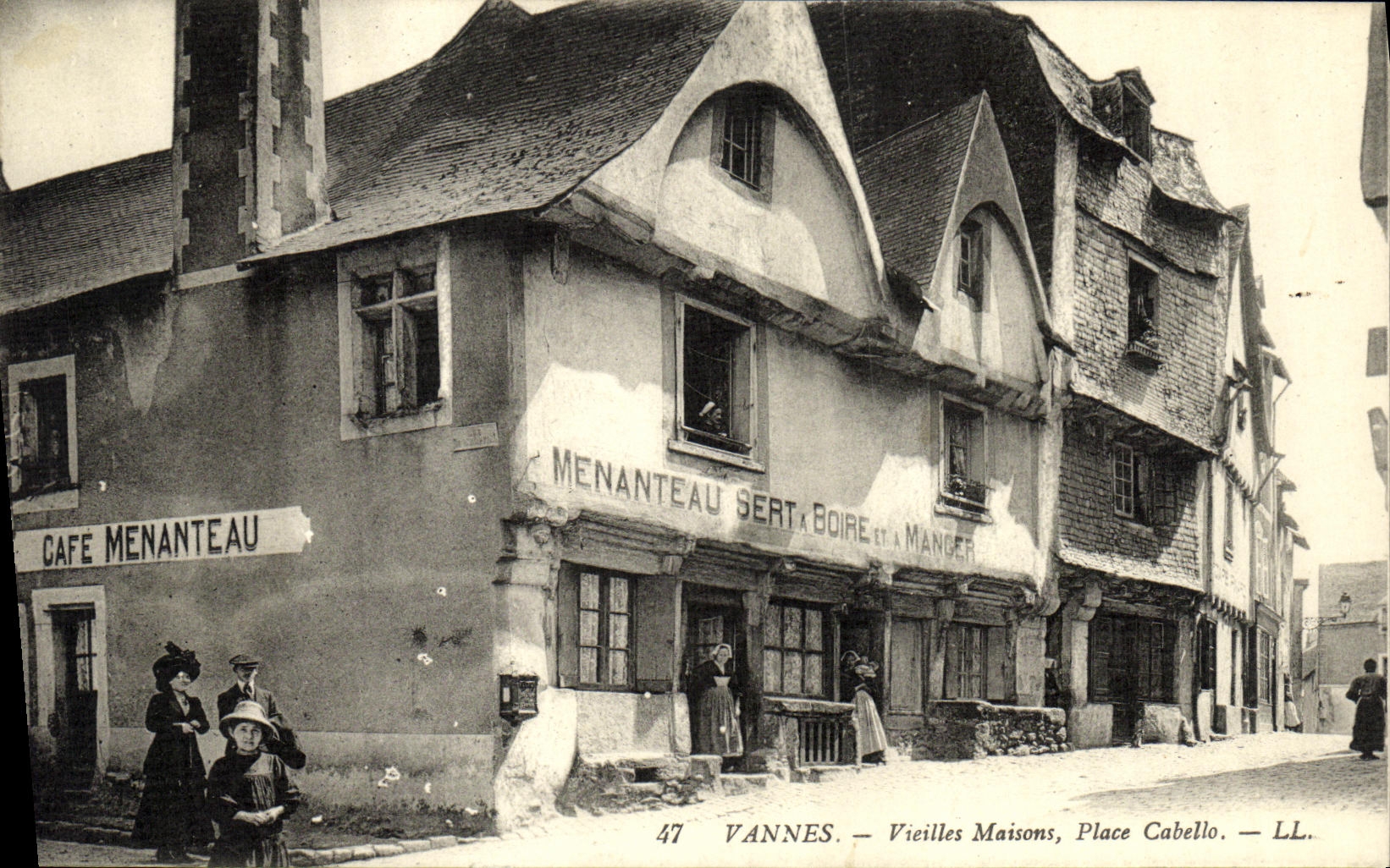 Vannes — Vieilles Maisons, Place Cabello — LL.