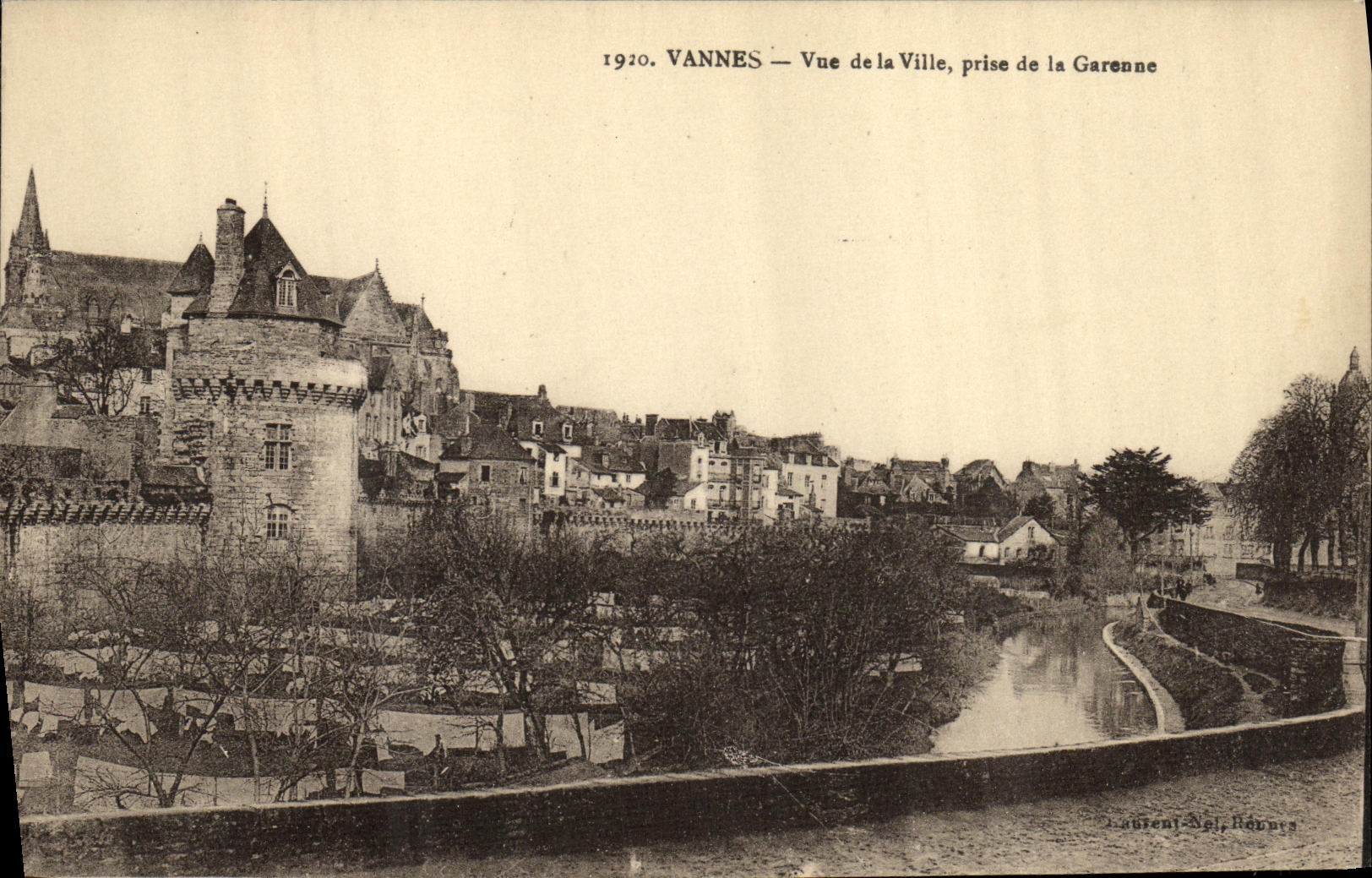 CPA Vannes Vue de la Ville Prise de la Garenne