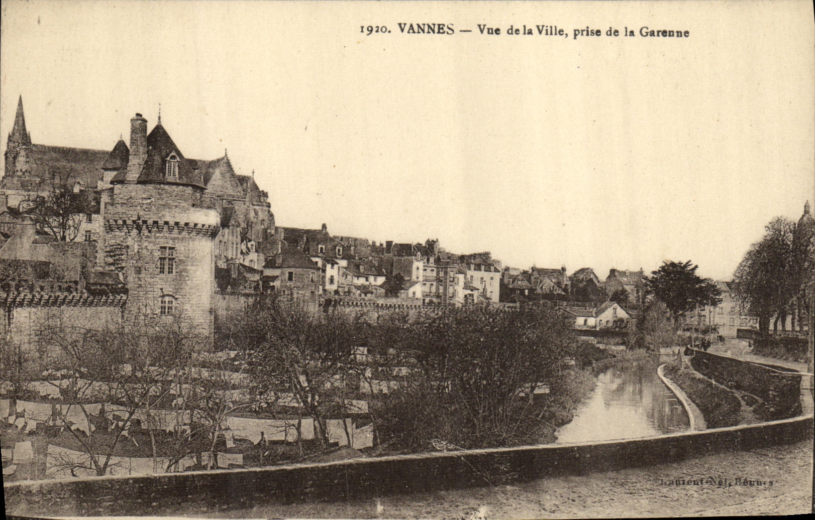 CPA Vannes Vue de la Ville Prise de la Garenne