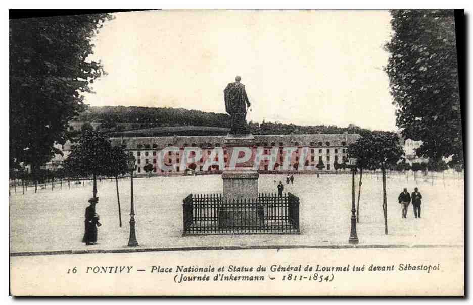 Pontivy — Place Nationale et Statue du Général de Lourmel tué devant Sébastopol (Journée d'Inkermann — 1811-1854)