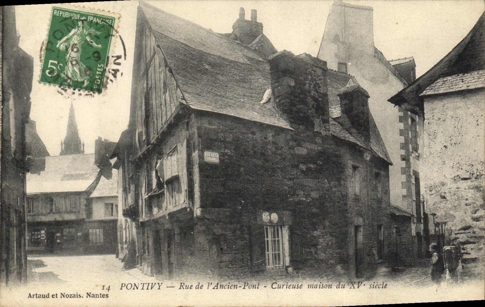 Pontivy — Rue de l'Ancien-Pont — Curieuse maison du XV siècle
