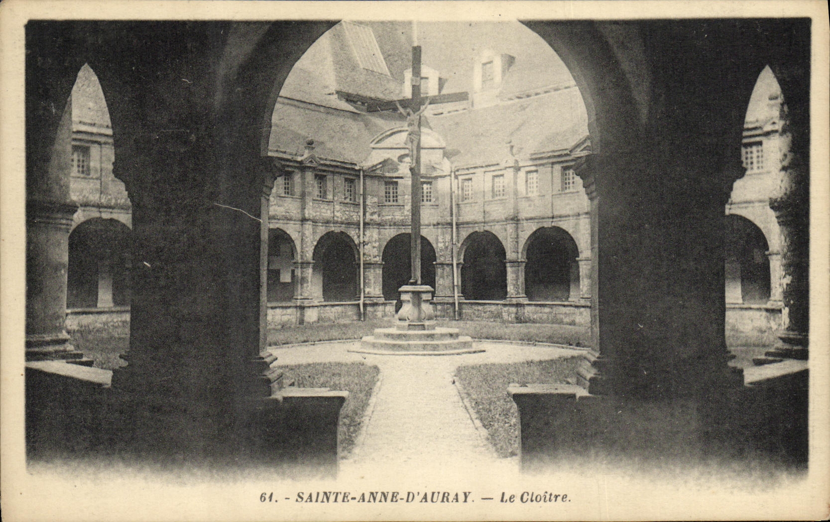CPA Ste Anne d Auray Le Cloitre