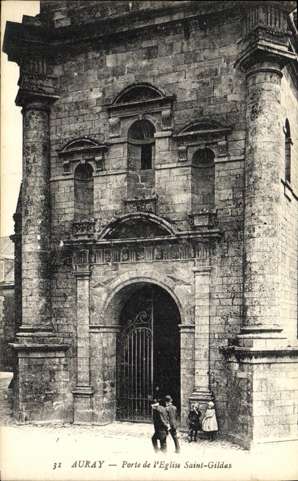 CPA Auray Porte de l Eglise Saint Gildas