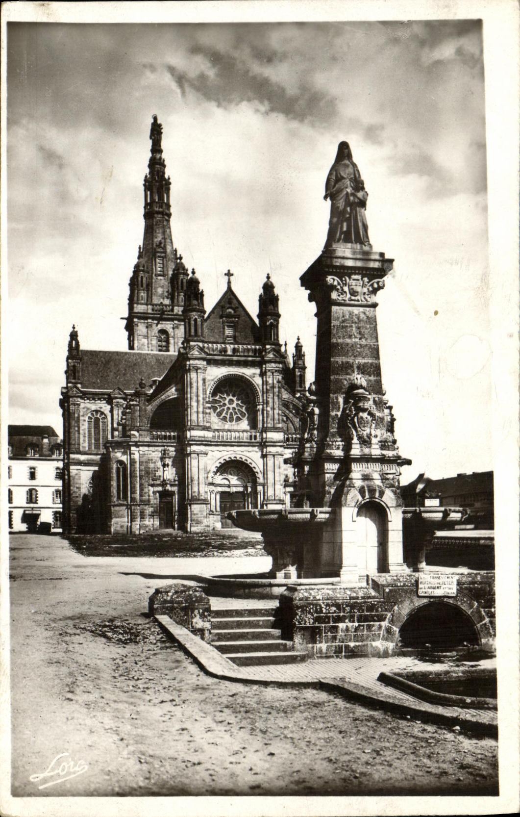 CPA Sainte Anne D Auray La Basilique et la Fontaine
