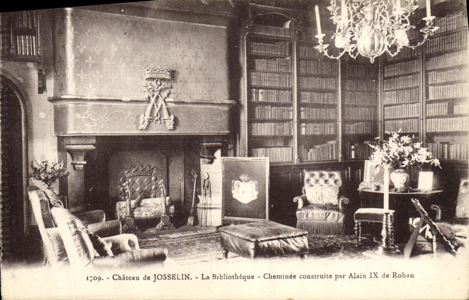 Château de JOSSELIN - La Bibliothèque - Cheminée construite par Alain IX de Rohan