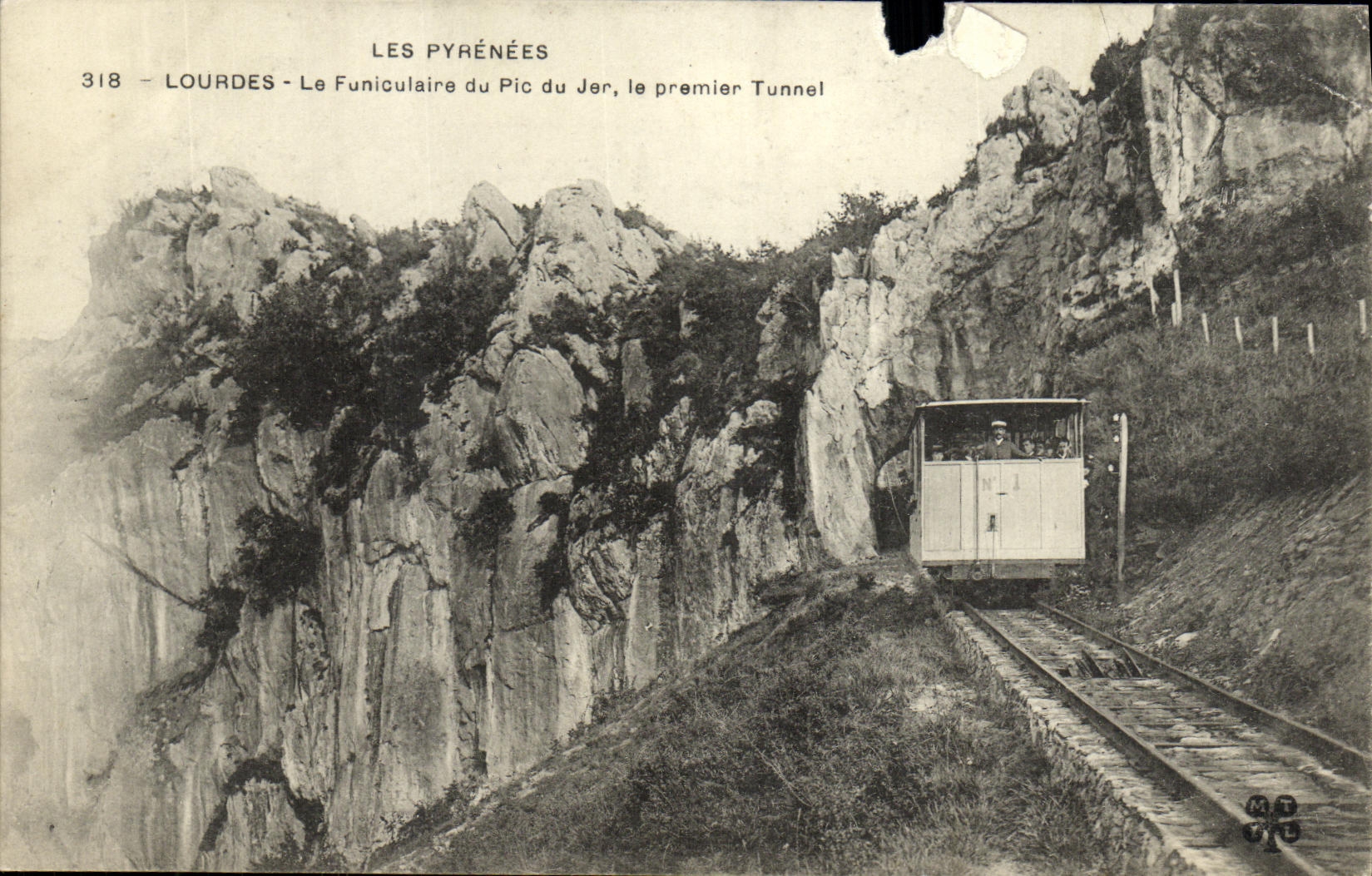 CPA Lourdes Le Funiculaire du Pic du Jer Le Premier Tunnel