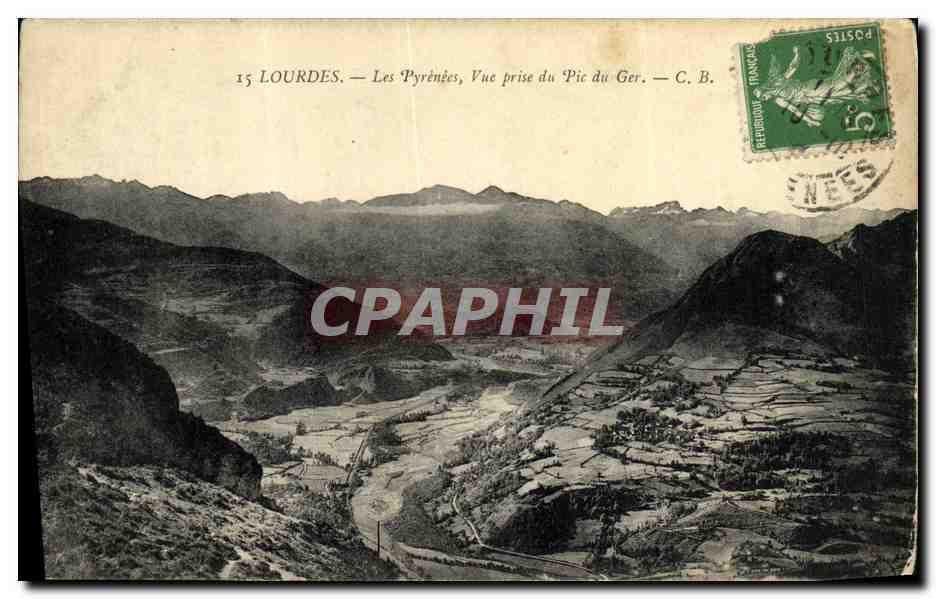 CPA Lourdes Les Pyrenees Vue prise du Pic du Ger