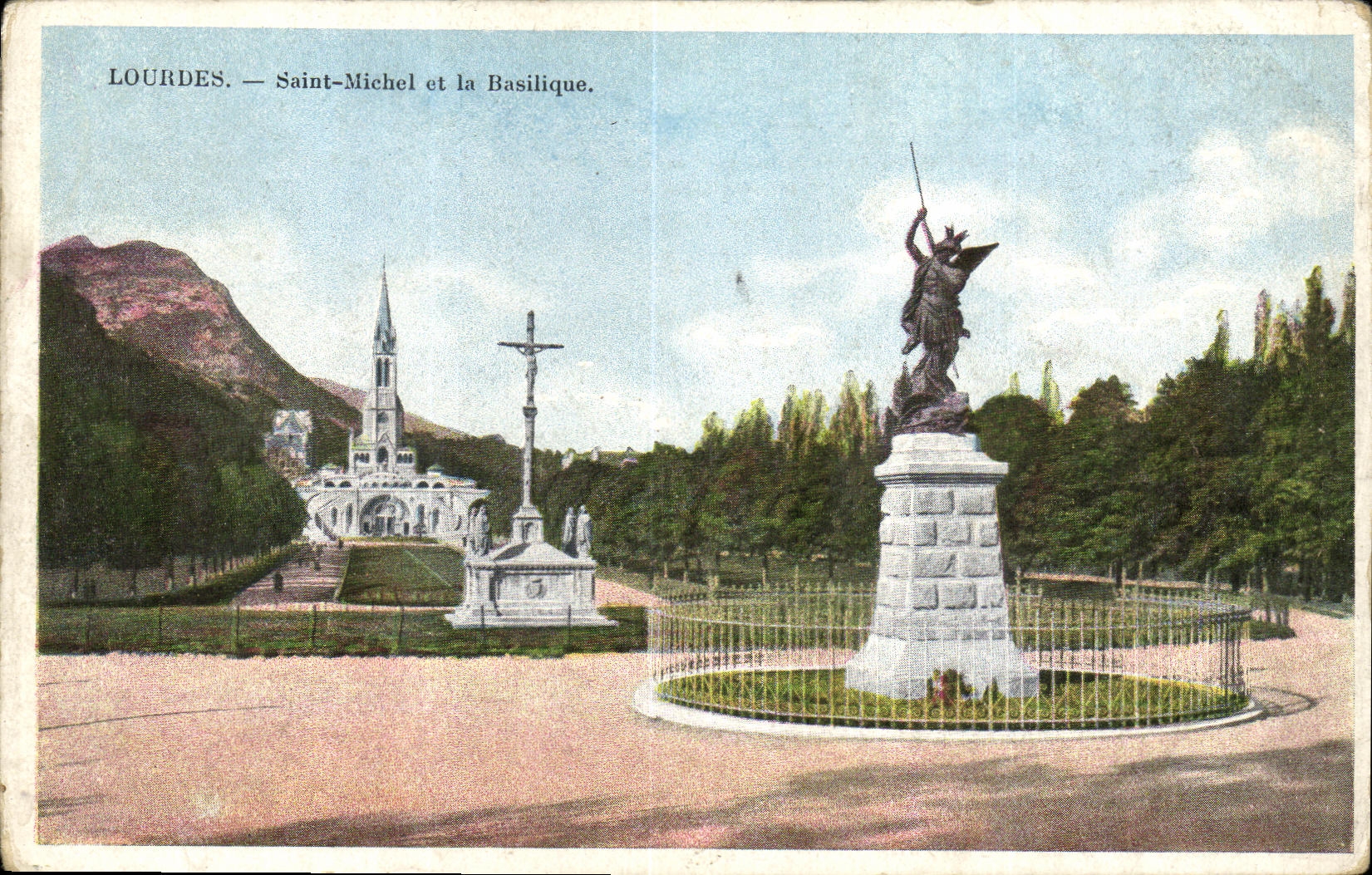 Lourdes — Saint-Michel et la Basilique.
