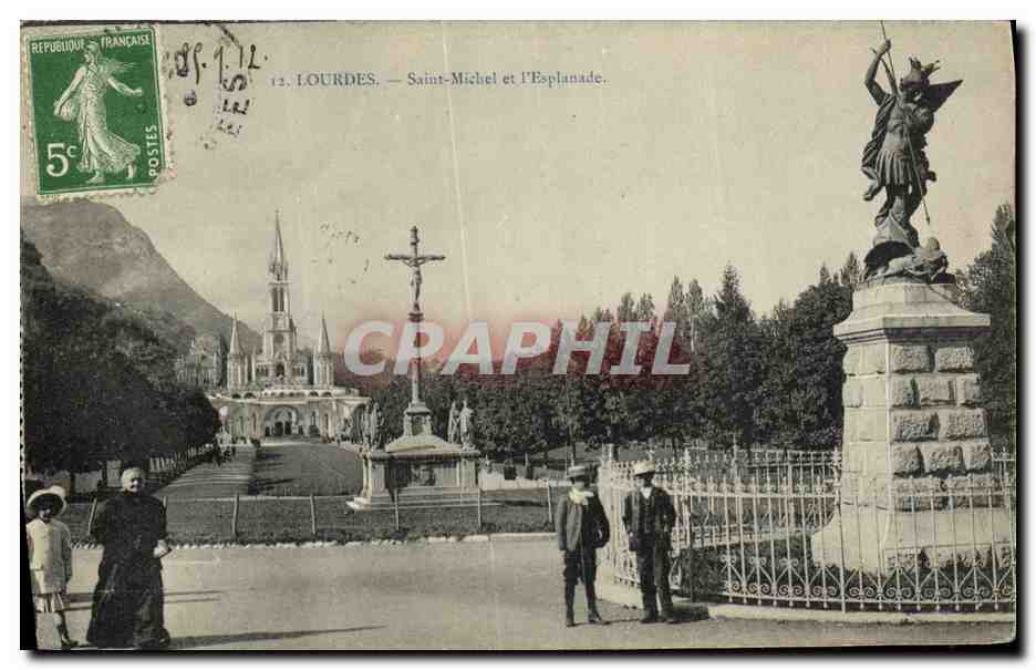 CPA Lourdes Saint Michel et l Esplanade
