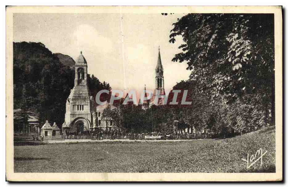 CPA Lourdes Monument Interailie et la Basilique