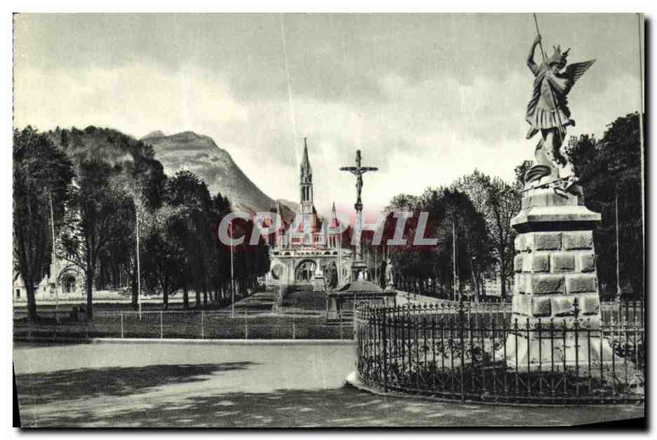 CPA Lourdes Saint Michel la Croix des Bretons et la Basilique