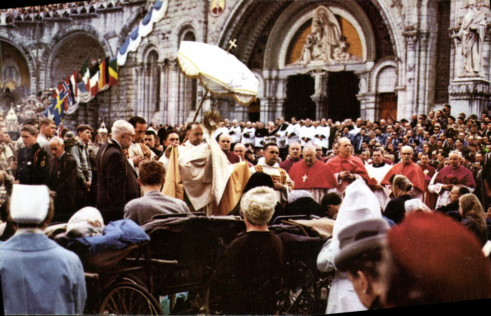 CPM Lourdes Benediction des Malades sur l Esplanade