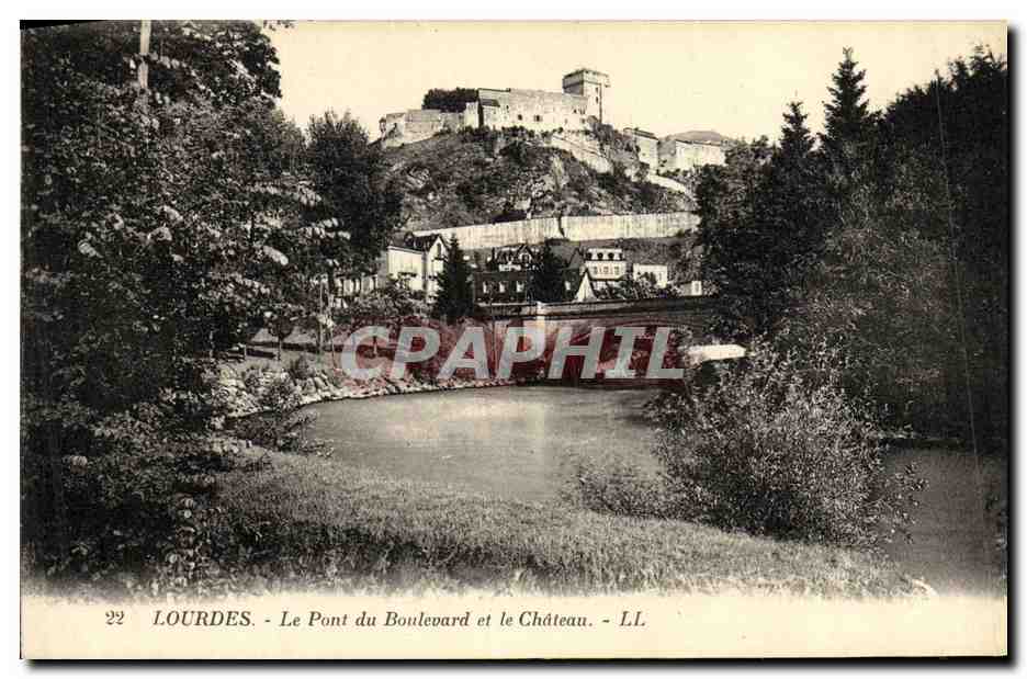 CPA Lourdes Le Pont du Boulevard et le Chateau