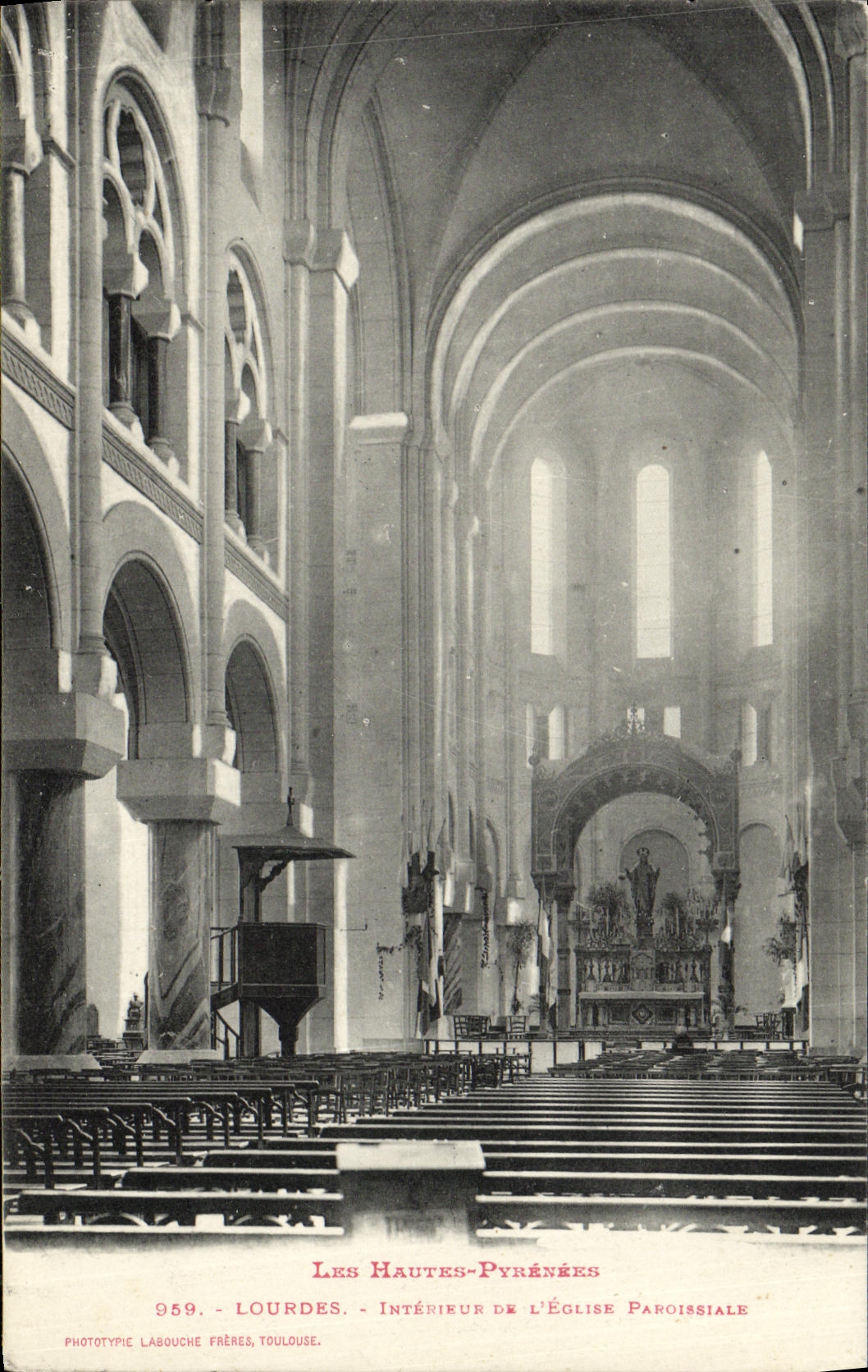 CPA Lourdes Interieur de l Eglise paroissiale