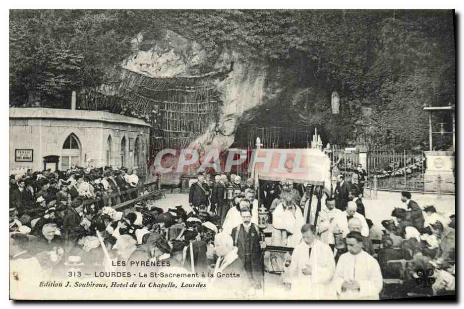 CPA Lourdes Le St Sacrement a la Grotte