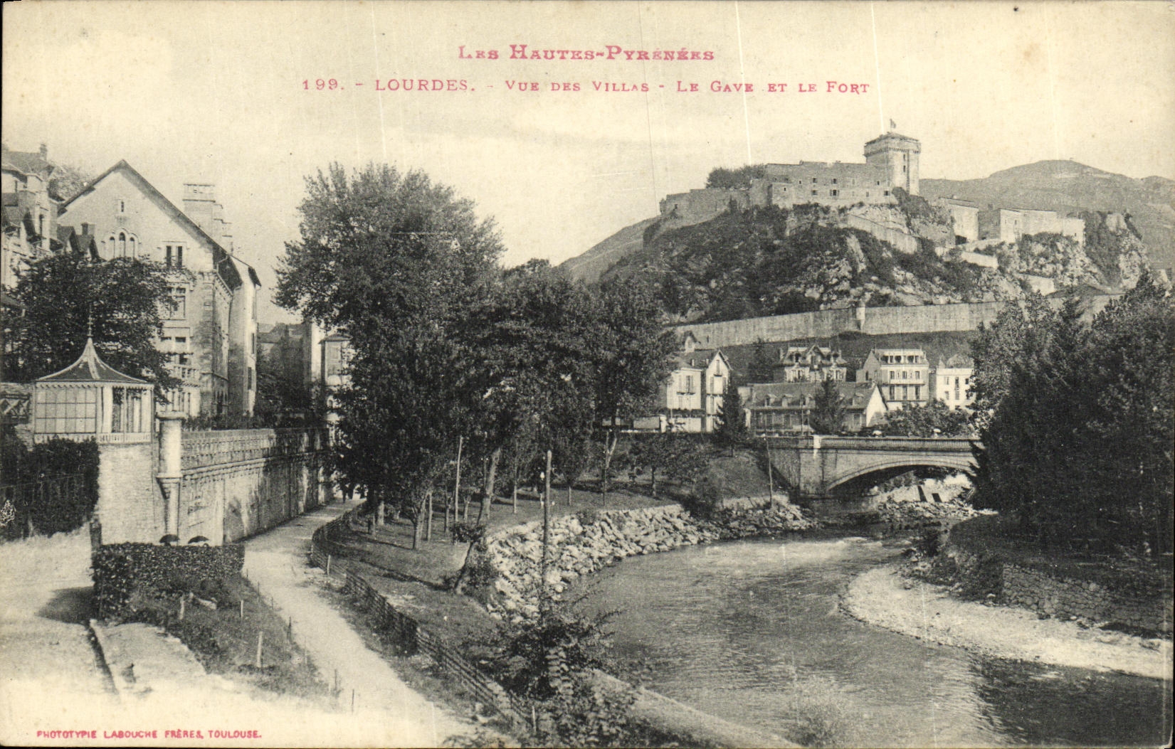 CPA Lourdes Vue de Villas Le Gave et le Fort