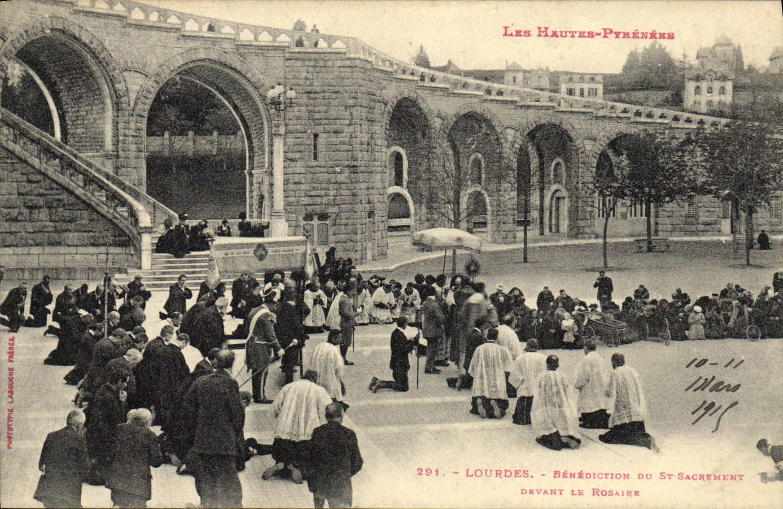 CPA Lourdes Benediction du St Sacrement devant le rosaire