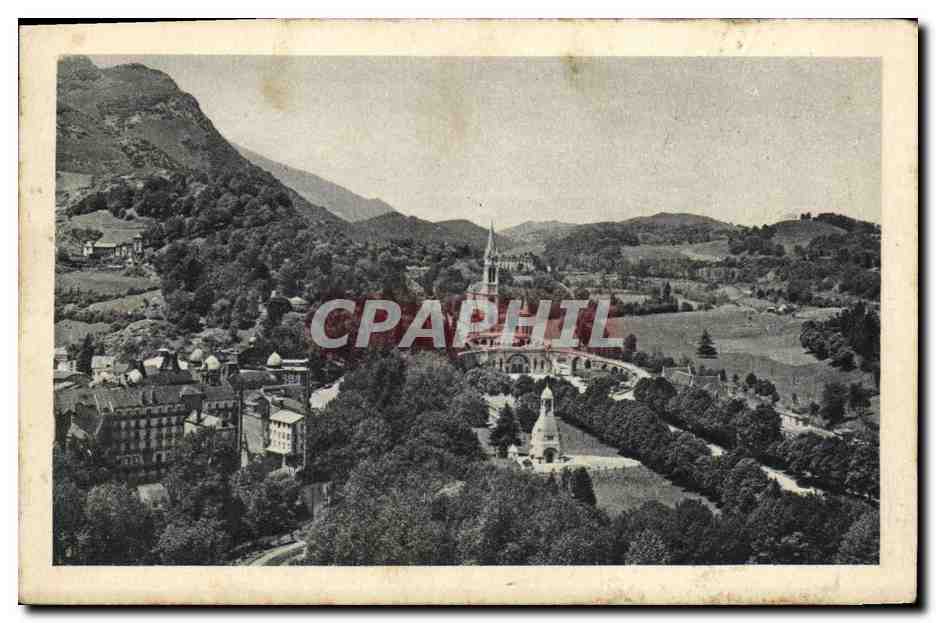 CPA Lourdes Vue d ensemble sur la Basilique et les Calvaire prise du Chateau Fort