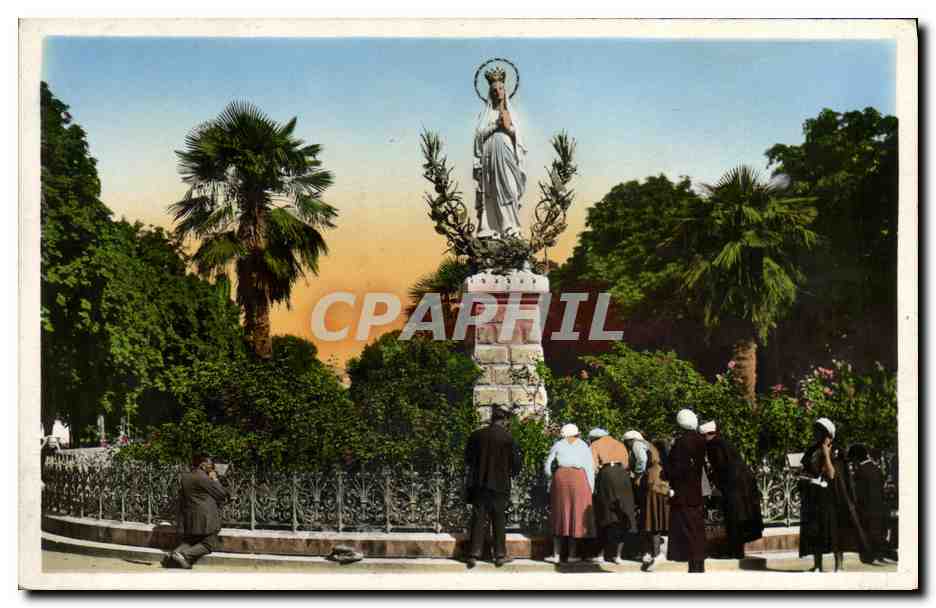CPA Lourdes La Vierge Couronneee