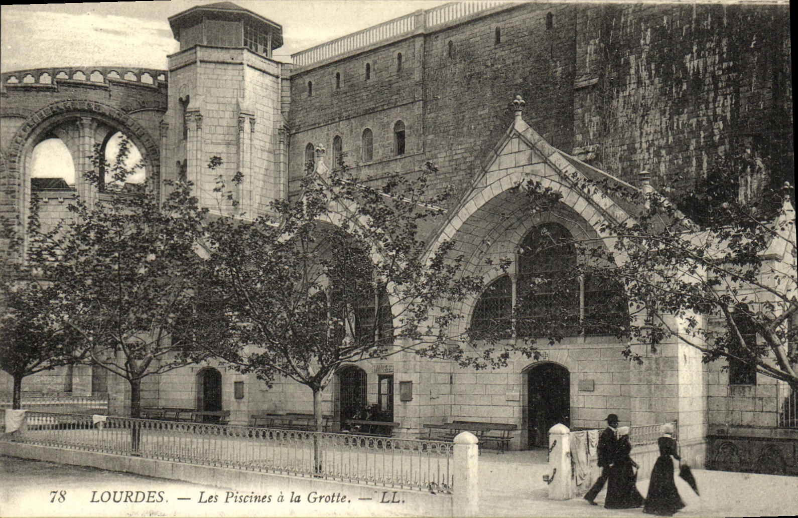CPA Lourdes Les Piscines a la Grotte 