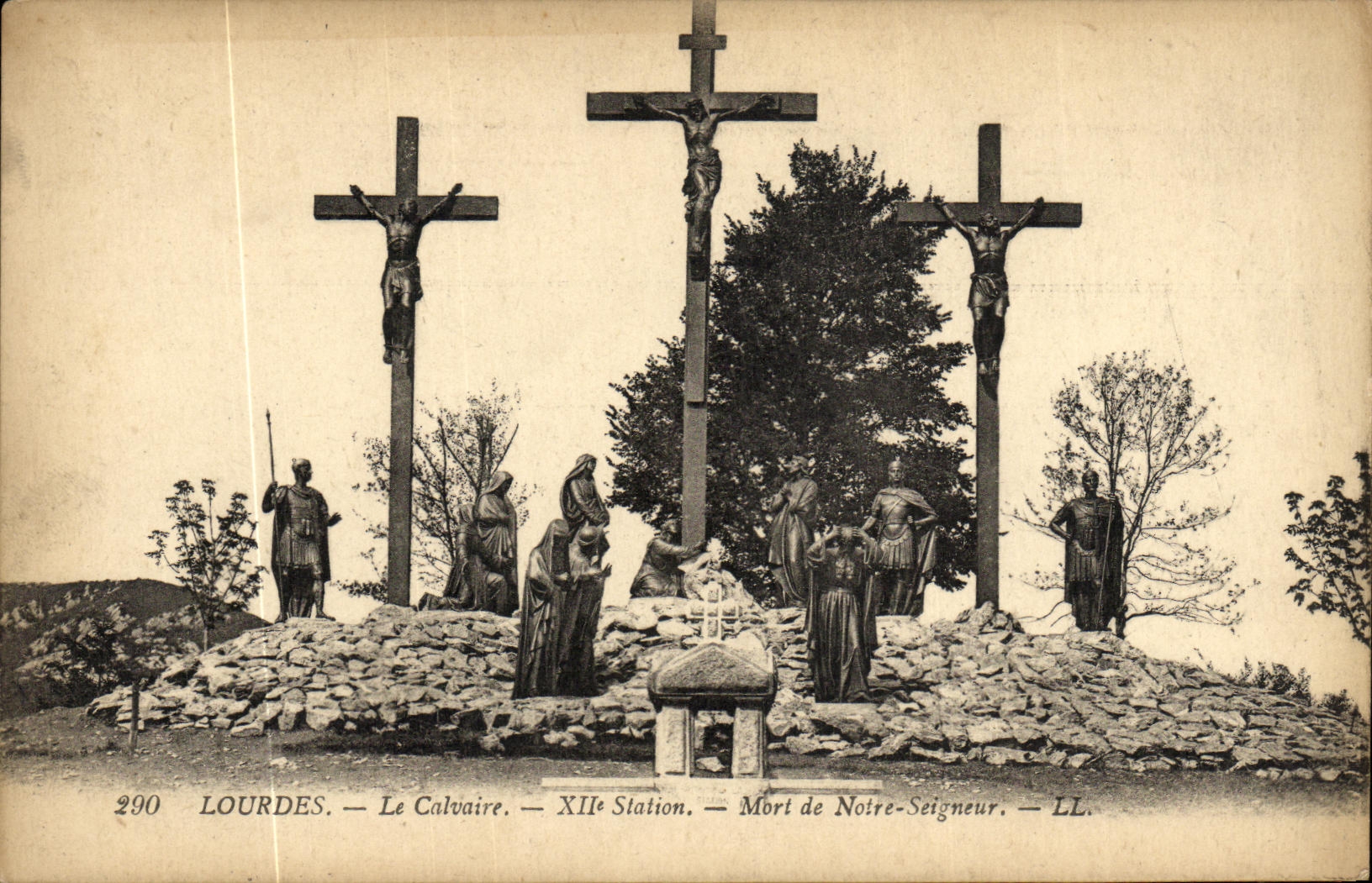 Lourdes — Le Calvaire — XIIe Station — Mort de Notre-Seigneur — LL.