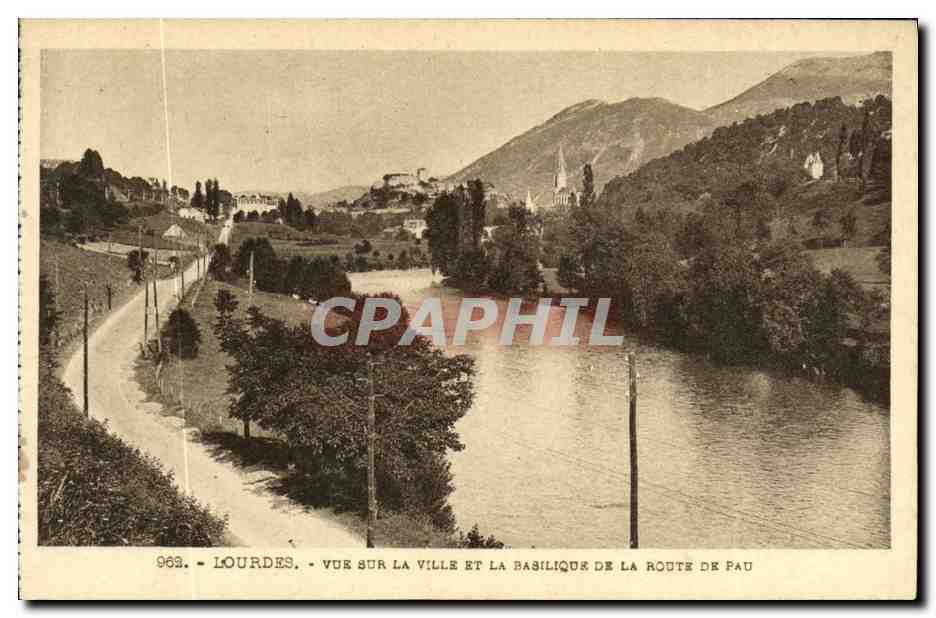 CPA Lourdes Vue sur la Ville et la Basilique de la Route de Pau
