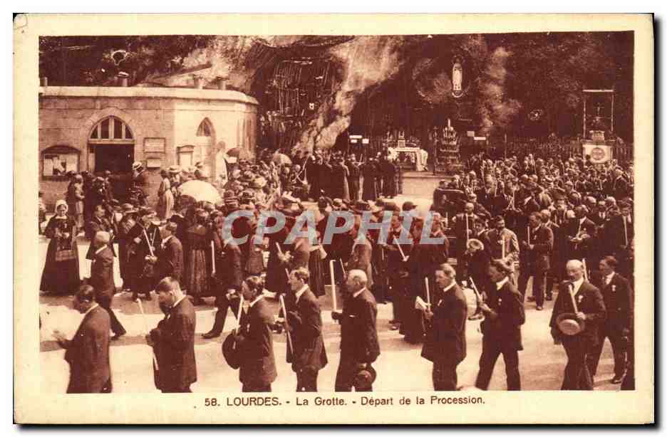 CPA Lourdes La Grotte Depart de la Procession
