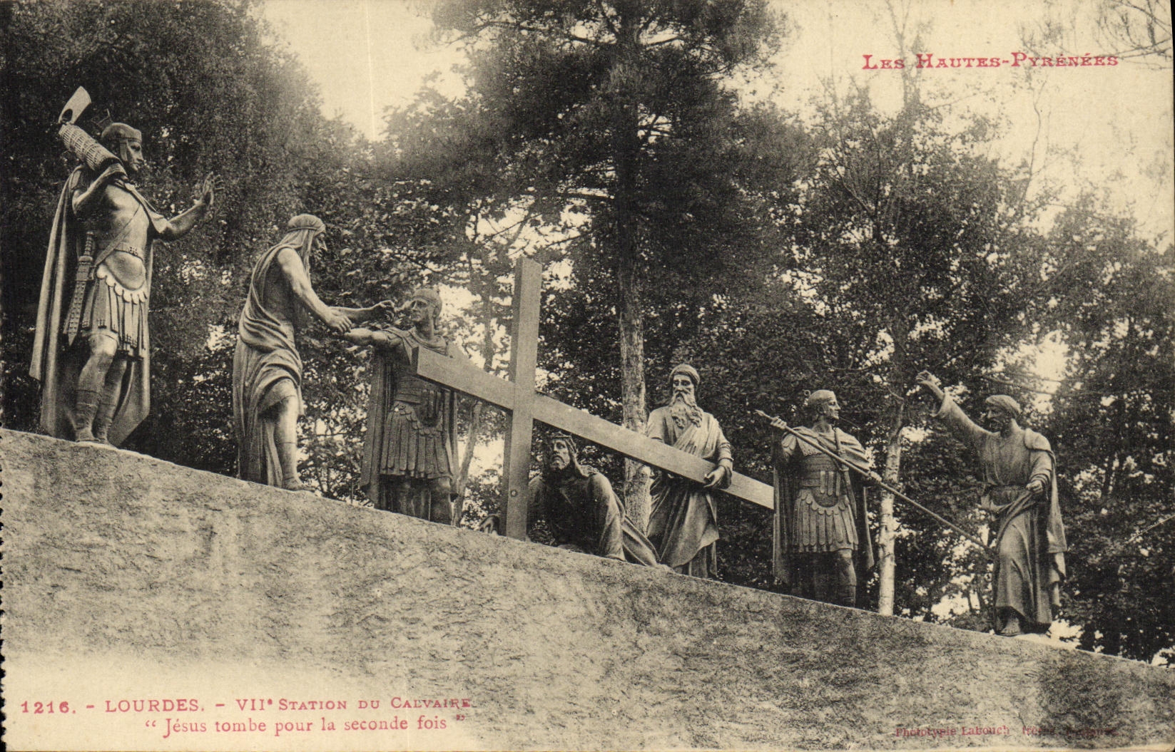 CPA Lourdes Vll e Station du Calvaire Jesus tombe pour la seconde fois