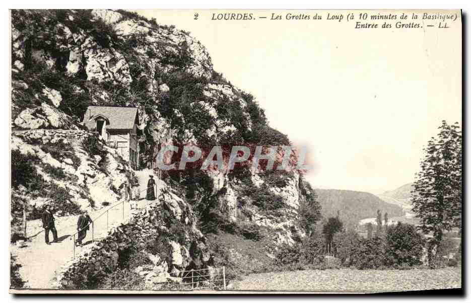 CPA Lourdes Les Grottes du Loup a 10 minutes de la Basilique Entree des Grottes