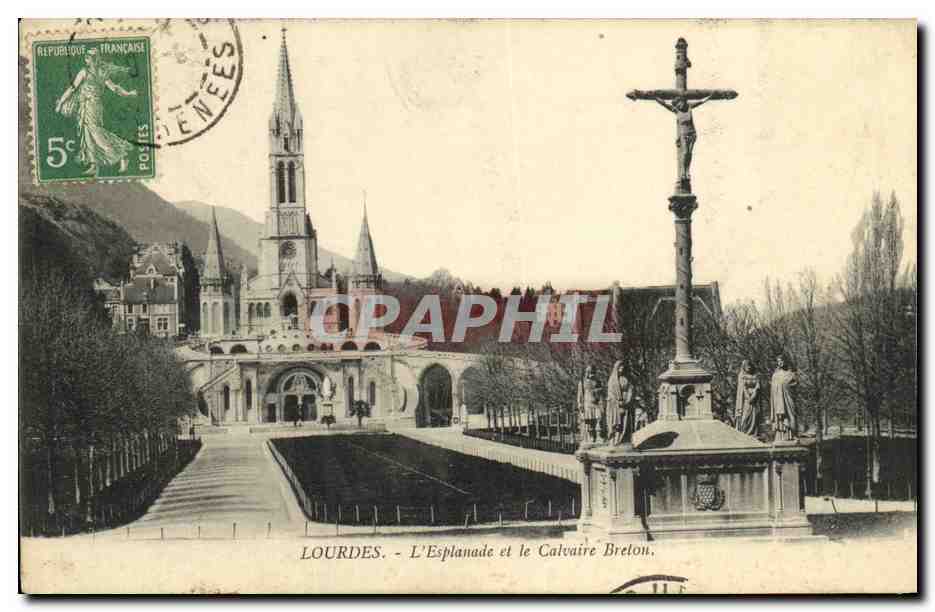 CPA Lourdes L Esplanade et le Calvaire Breton