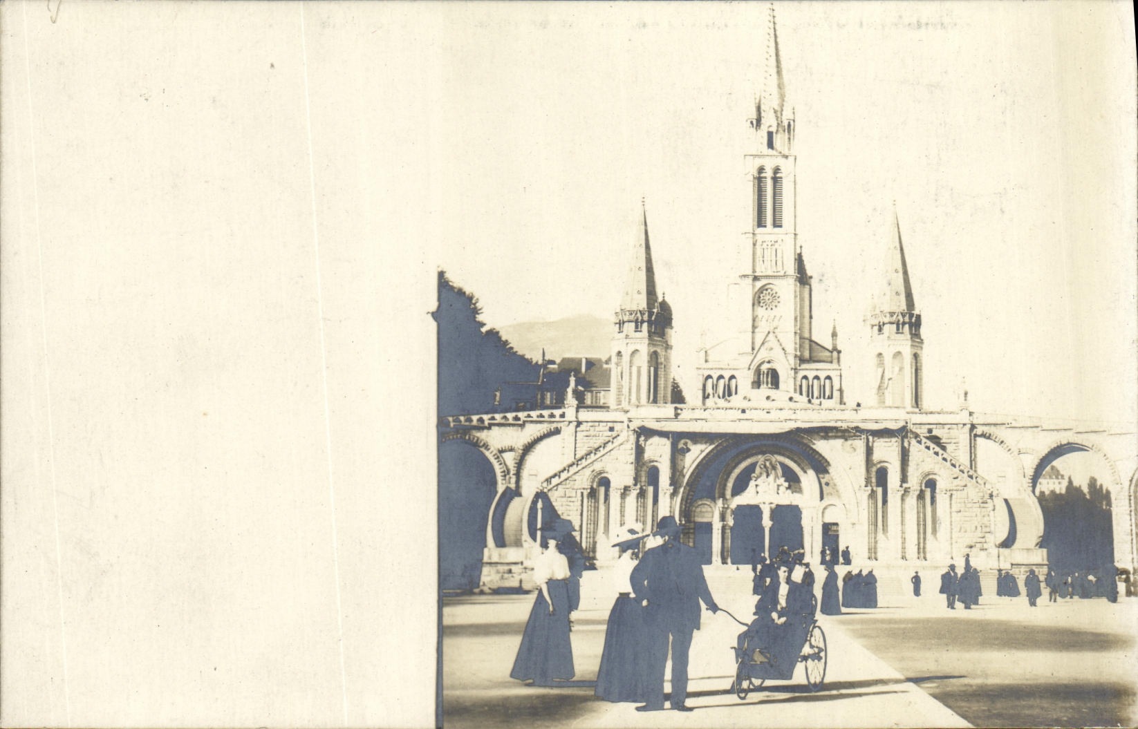 Église Saint-Pierre de Montpellier — vue de la place — éditeur non identifié