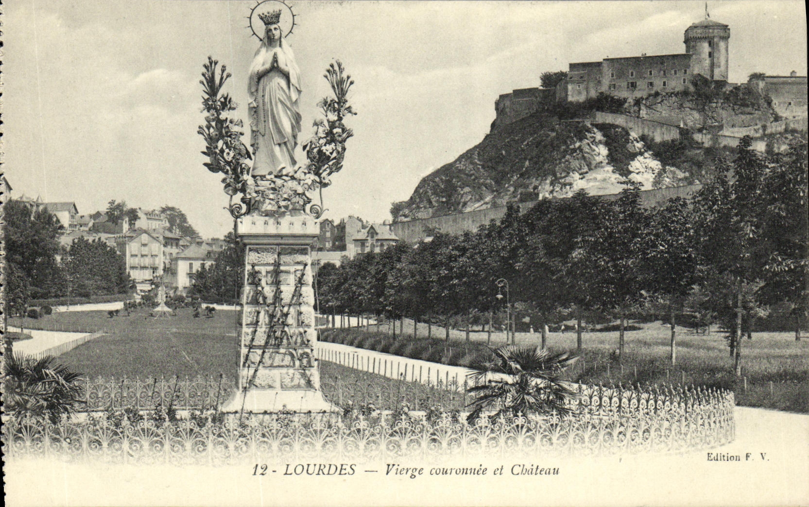 Lourdes — Vierge couronnée et Château — Édition F. V.
