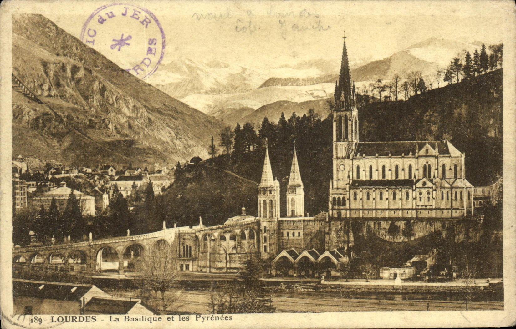 CPA Lourdes La Basilique et les Pyreness