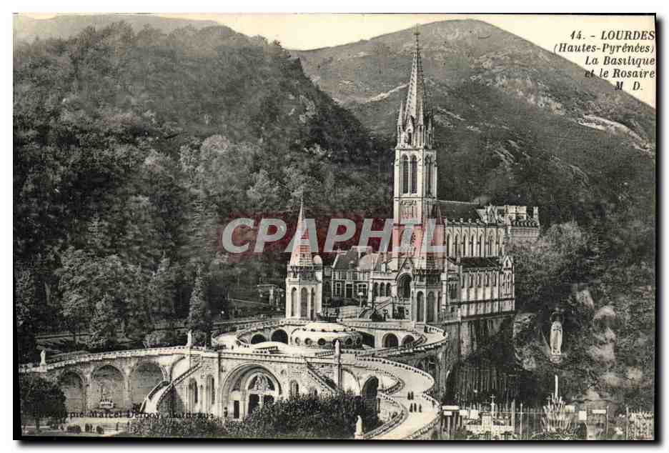 CPA Lourdes La Basilique et le Rosaire M D