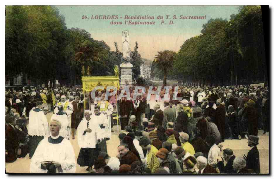 CPA Lourdes Benediction du TS Sacrement dans l esplanade